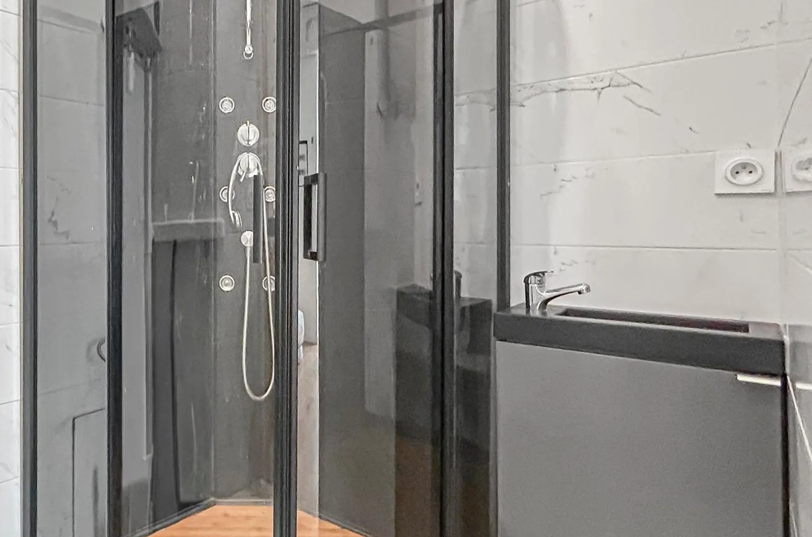 Studio Lumineux Avec Clim Et Tv Ideal Pour Couples Aix-les-Bains Apartment